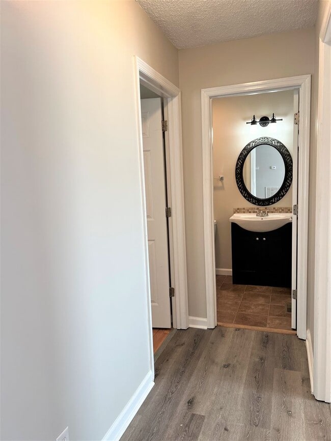 Building Photo - Canova Ct