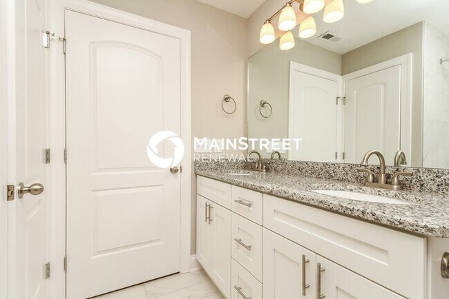 Building Photo - 3 Bedroom Pet-Friendly Home in Hendersonville, TN with Main Street Renewal