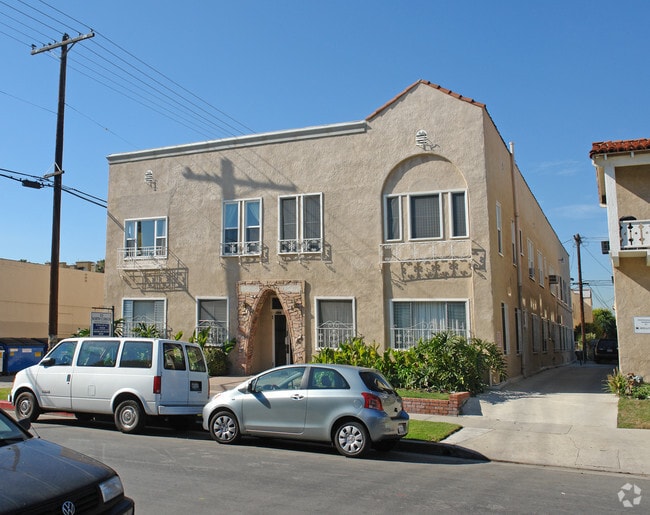 Building Photo - 315 Curson