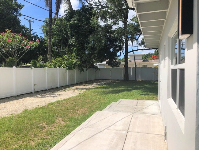 Building Photo - Private Fort Lauderdale FURNISHED 1/1 Avai...