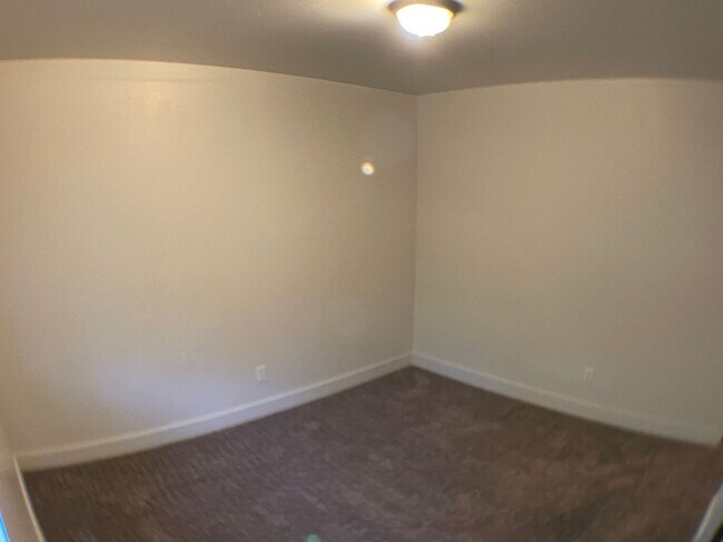 Building Photo - Spacious 3-Bedroom Home in Serene Mountain...