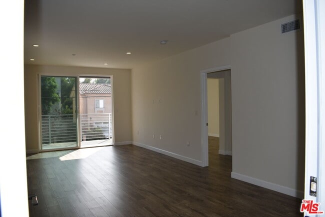 Building Photo - 4504 Colbath Ave