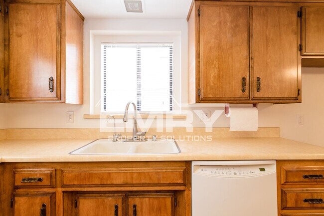 Building Photo - 4743 Levelside Ave