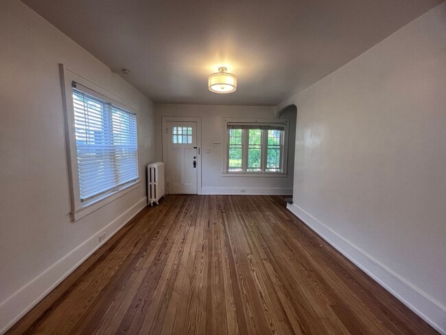Building Photo - Spacious 2 bedroom Duplex with a bonus room!