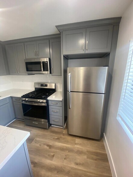 Building Photo - 6136 Fulton Ave