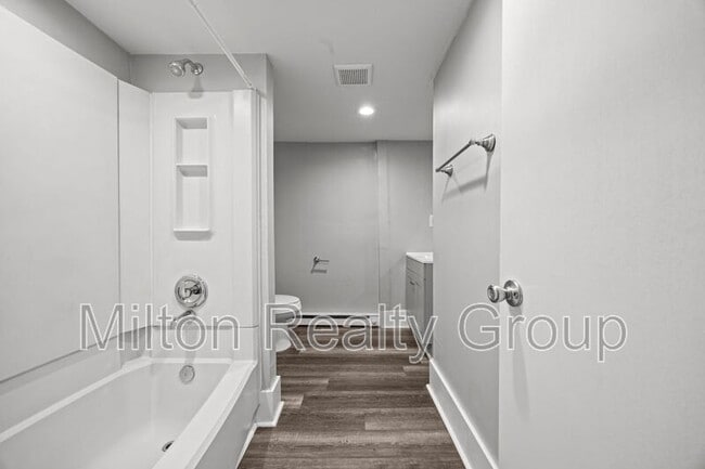 Building Photo - 210 S Elm Ave