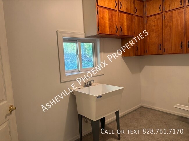Building Photo - 154 Garland St