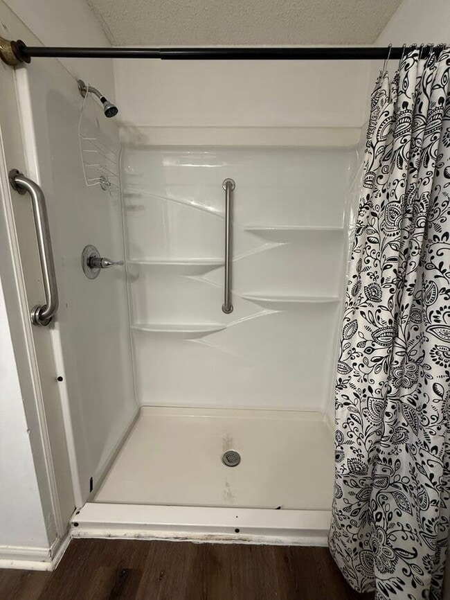 Building Photo - For Rent - Great Duplex Unit in North Nashville