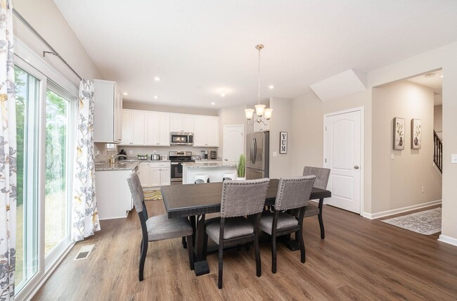 Building Photo - Fully furnished brand new construction. Lu...