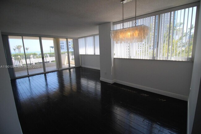 Building Photo - 6422 Collins Ave