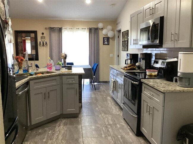 Building Photo - 134 Inconnu Ct