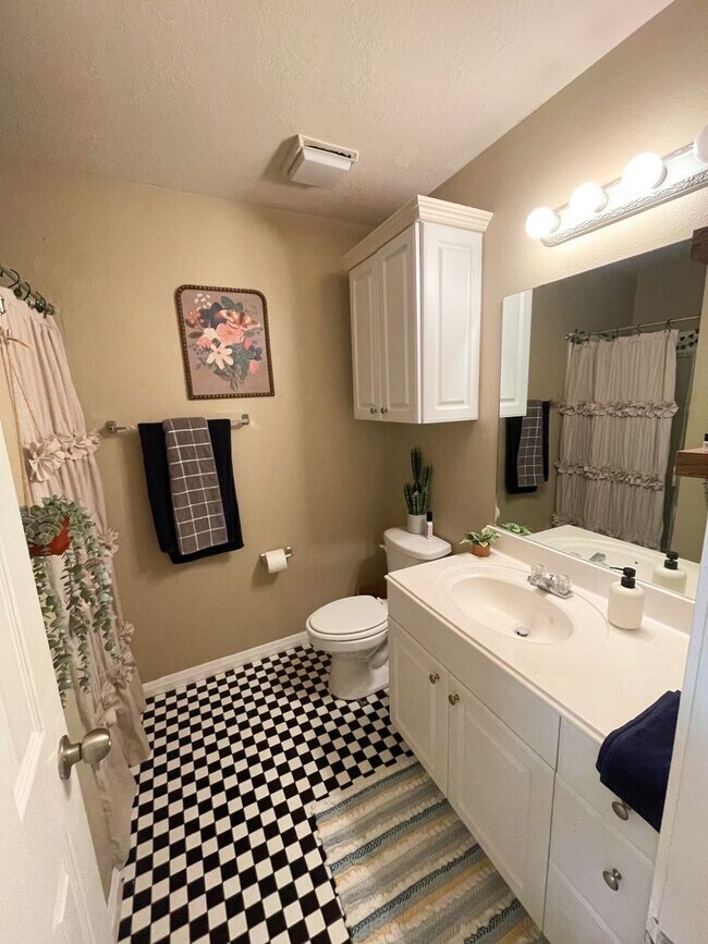 Building Photo - Beautiful 4 Bed, 4.5 Bath Minutes from Cam...