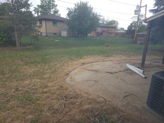 Building Photo - 437 S Vaughn Way