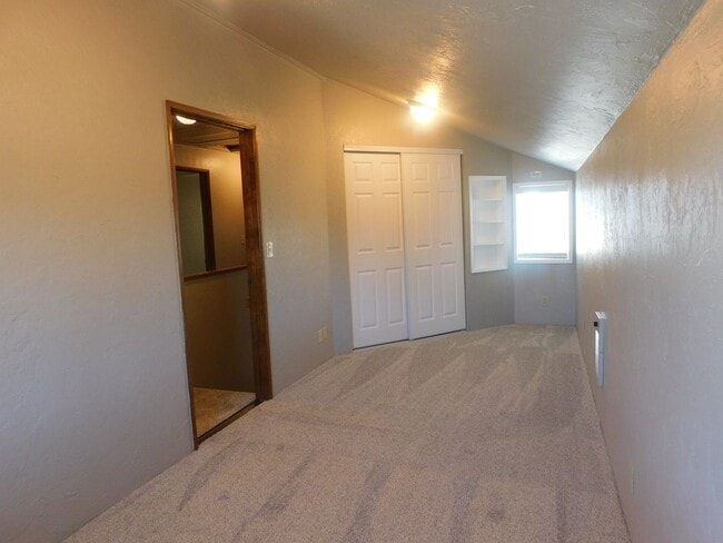 Building Photo - Beautiful 4 Bedroom, 2.5 Bathroom Home in ...