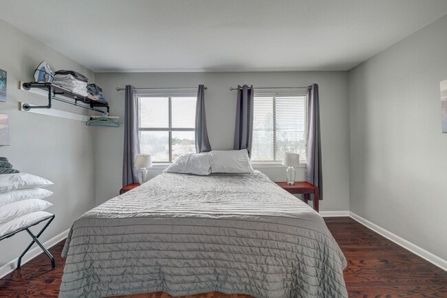 Building Photo - 1 bedroom 1 Bath Beside UNCW