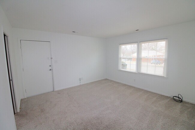 Building Photo - Freshly Updated 3-Bedroom Ranch with New Carpet & Paint