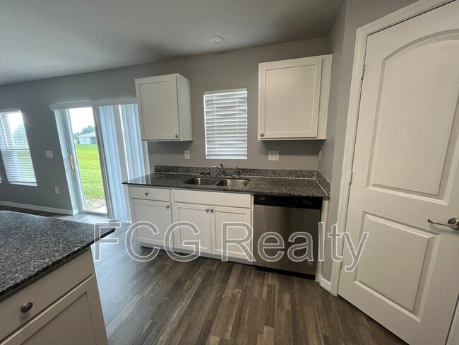 Building Photo - 711 Gila Dr