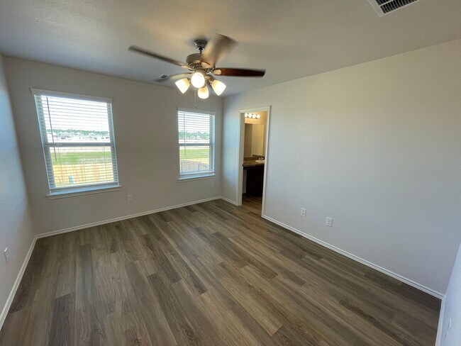 Building Photo - Secure Your Spot – 3 Bedroom, 2.5 Bath Home in Houston