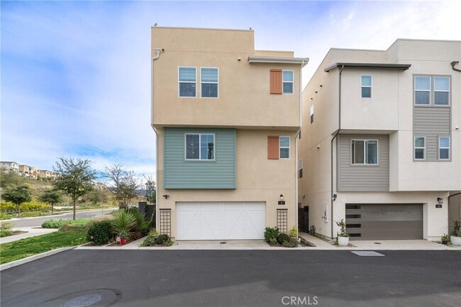 Building Photo - 6 Pony Ct