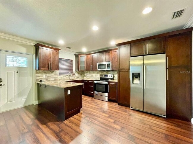 Building Photo - 909 N Excelda Ave