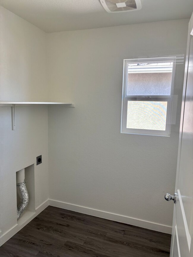 Building Photo - Stunning Roseville 4/3 New Build!  Please ...