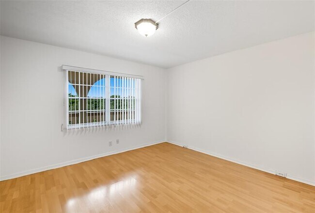 Building Photo - 2404 Antigua Cir