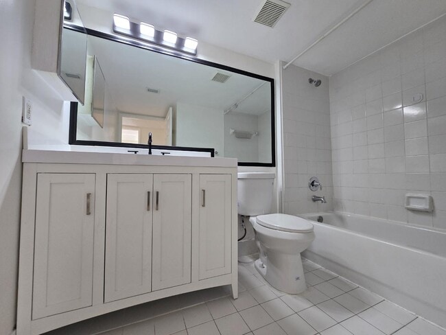 Building Photo - 2600 S University Dr