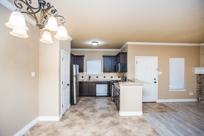 Building Photo - Charming 4 Bedroom, 2 Bath Two-Story Duplex