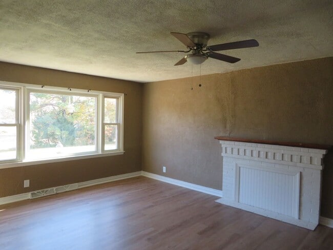 Building Photo - Dinwiddie County