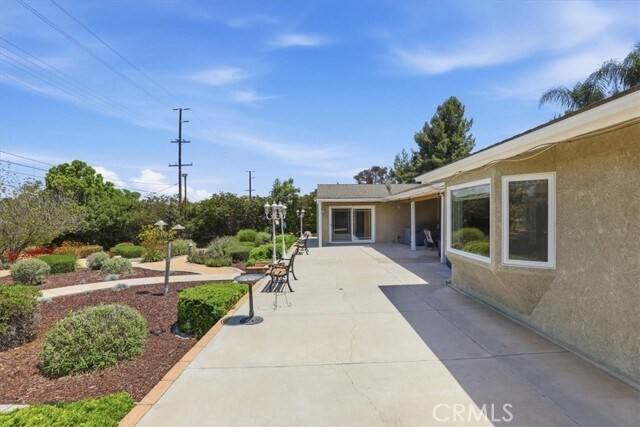 Building Photo - 16540 Wagon Wheel Dr