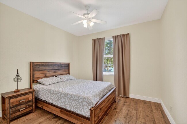 Building Photo - 1605 E Classical Blvd