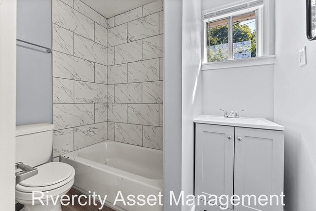 Building Photo - 1622 Elvis Presley Blvd