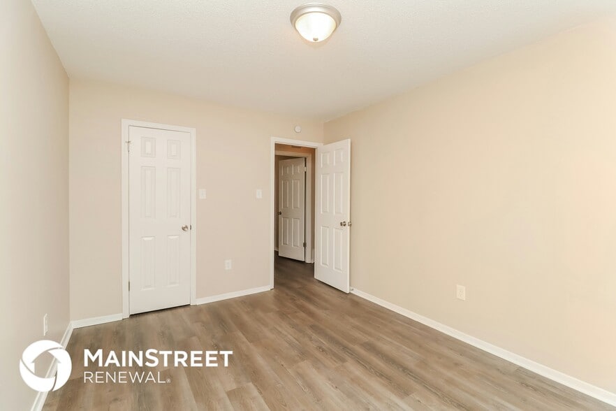 Building Photo - 4250 Brighton Dr