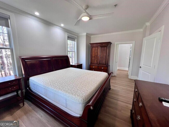 Building Photo - 1040 Creekside