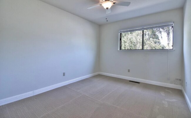 Building Photo - 3 bedroom townhome - Ridgemark