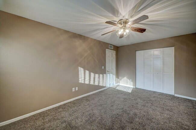 Building Photo - 3301 W Loma Ln