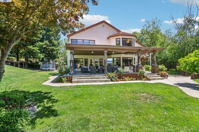 Building Photo - 3745 Deer Trail Ct