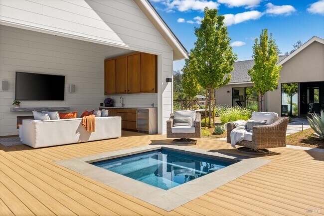 Building Photo - 987 Mark West Springs Rd