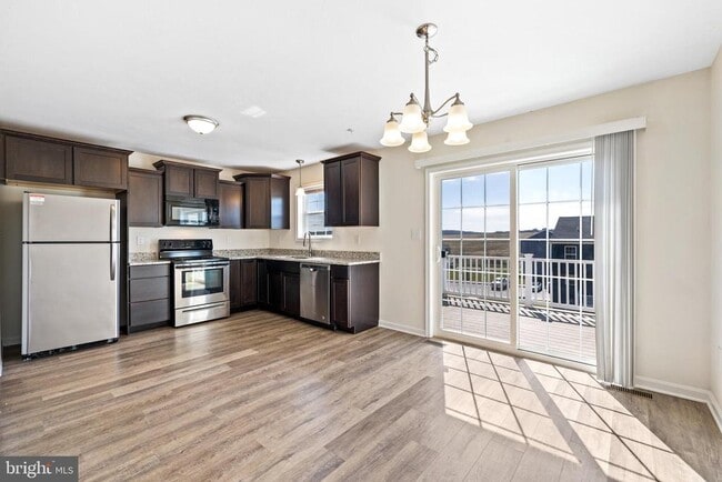 Building Photo - 777 Bassett Dr