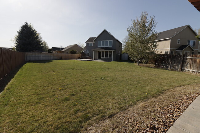 Building Photo - Charming 3-Bedroom Home with Designer Touc...