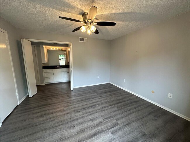 Building Photo - 250 El Dorado Blvd