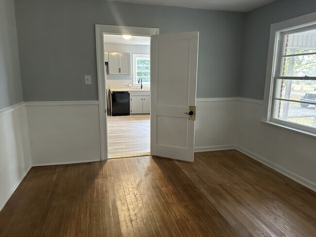 Building Photo - 129 Cox Cir