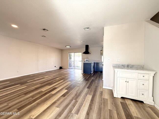 Building Photo - 10407 Ashwood Dr