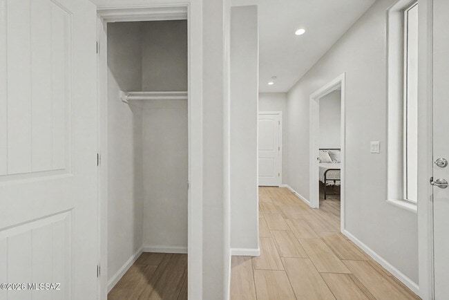 Building Photo - 208 S Montgomery Pl