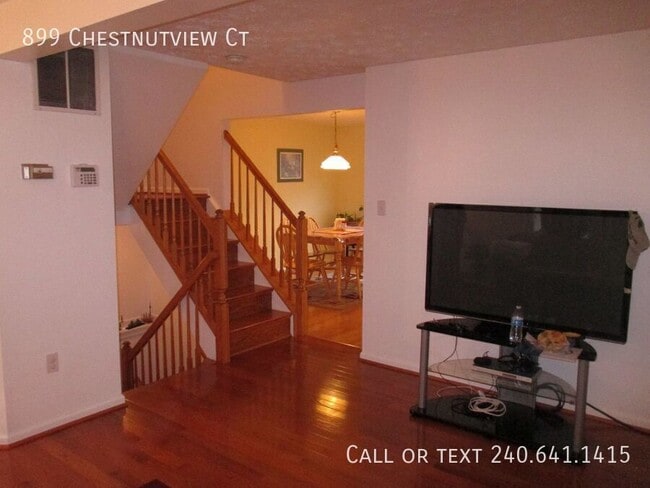 Building Photo - 899 Chestnutview Ct