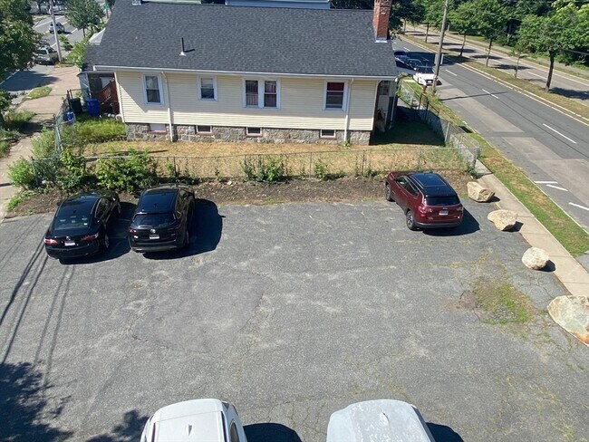 Building Photo - 15 Brush Hill Rd