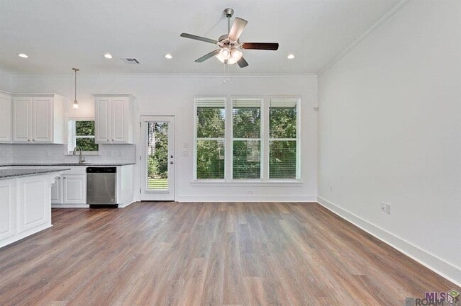 Building Photo - 5832 Lake Shelf Dr