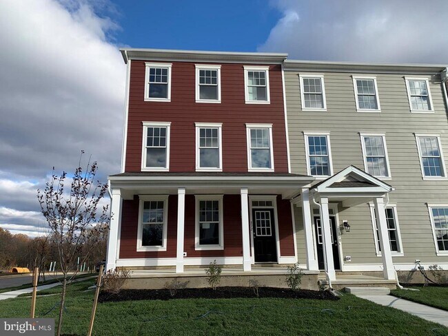 Building Photo - 872 Mapleton Ave