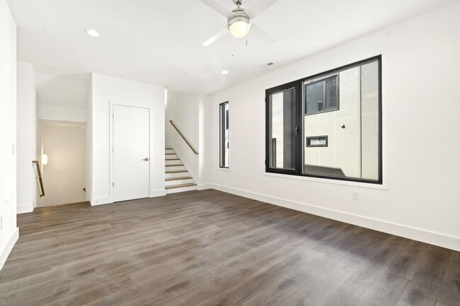 Building Photo - Ultra Modern Durham Townhome Available Now