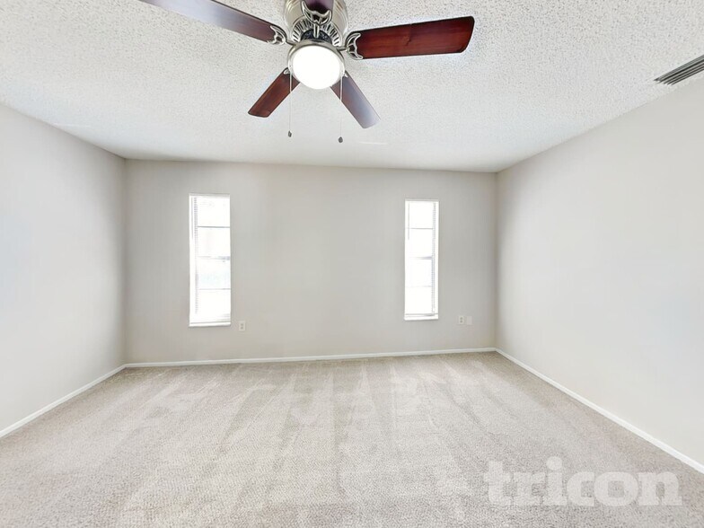 Building Photo - 1203 70th Dr E